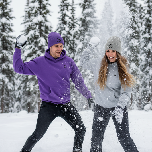 Image lifestyle bataille de neige - Bonnet avec logo noir